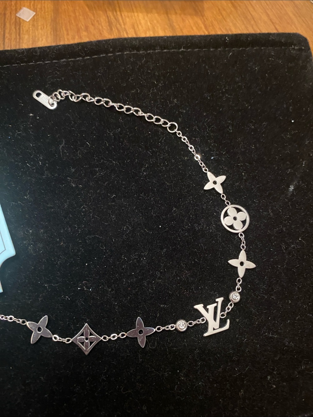 Fashion Jewelry Silver Floral LV Logo Charm Bracelet- Silver